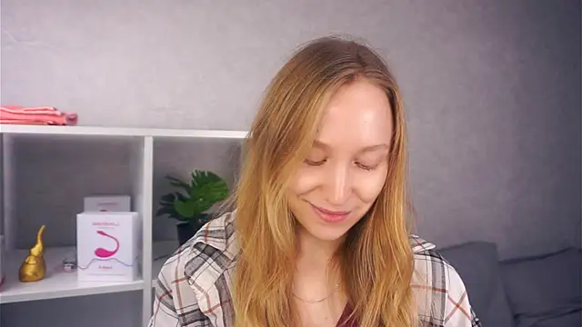 EarnestineGyllenband online show from November 18, 6:47 am