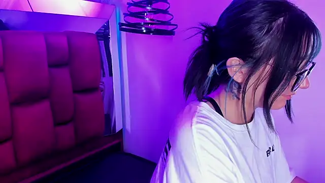 sophiievv online show from April 30, 8:57 pm