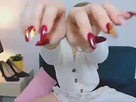 AliceCrazy69 online show from December 2, 4:20 pm