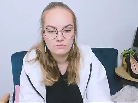 AliceCrazy69 online show from November 25, 4:31 pm