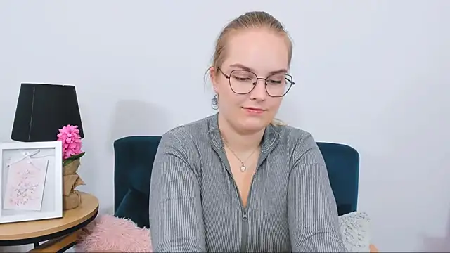 Snapshot of AliceCrazy69 chatting on September 15, 3:20 pm AliceCrazy69 online show from September 15, 3:20 pm