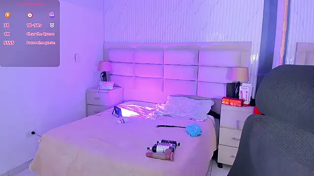 BritanyBrown  online show from April 9, 5:10 am