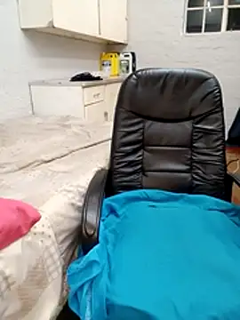 BeverlyQueen14 online show from November 28, 8:23 pm