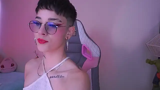 Gia Moretti  online show from December 14, 4:35 pm