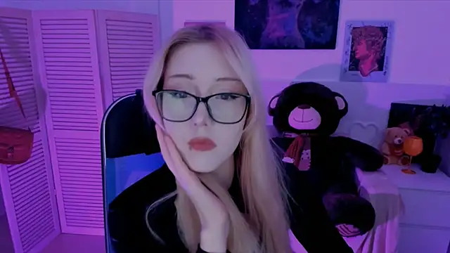 Snapshot of RubyBennett chatting on September 17, 7:28 am RubyBennett online show from September 17, 7:28 am