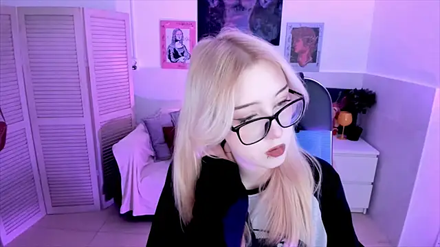 Snapshot of RubyBennett chatting on October 8, 6:56 pm RubyBennett online show from October 8, 6:56 pm