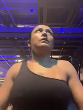 TiffanyyLam online show from October 28, 10:21 am