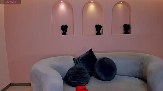 LucyWeiss  online show from September 15, 8:05 pm