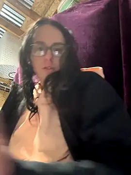 Mollyzhere online show from December 15, 8:19 am