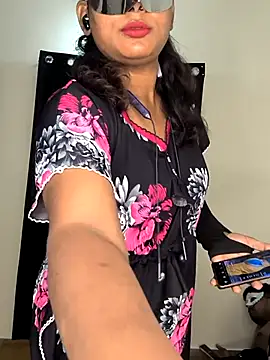 Snapshot of Family02 chatting on October 18, 4:43 pm Family02 online show from October 18, 4:43 pm