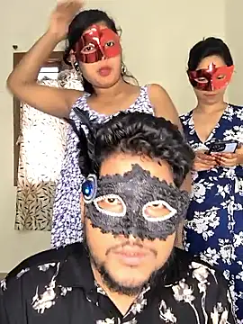 Snapshot of Family02 chatting on September 15, 9:17 am Family02 online show from September 15, 9:17 am