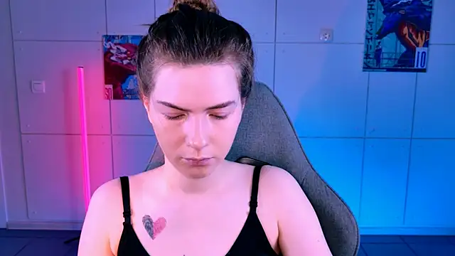 AliceCUNTach online show from November 15, 5:19 am