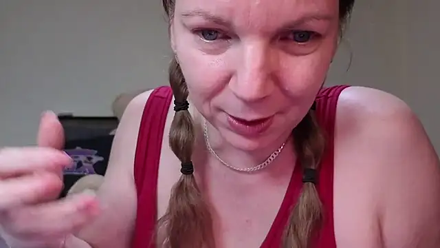 aussiepeaches online show from February 9, 12:07 pm