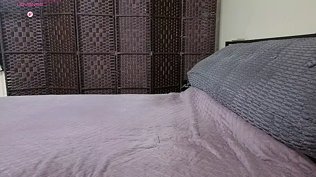 aussiepeaches online show from February 11, 12:03 am