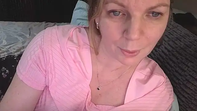 aussiepeaches online show from March 10, 12:20 pm