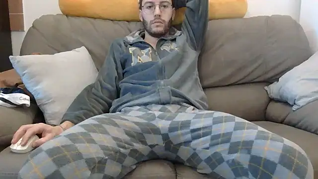 Amicisegreti online show from February 3, 8:41 am