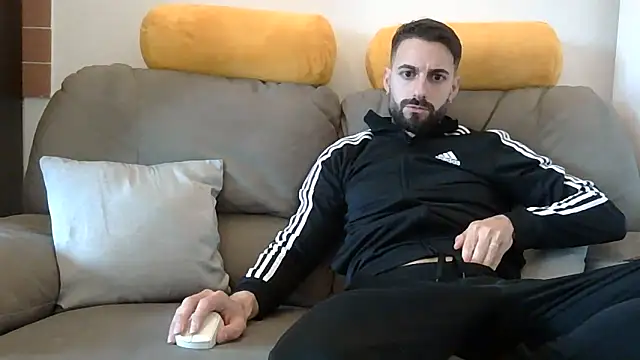 Amicisegreti online show from March 18, 11:15 am