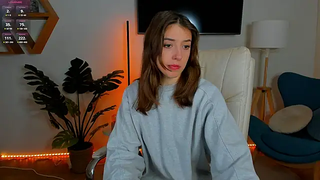 SweetVikki online show from February 10, 9:45 am