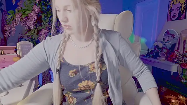 Talulaa online show from May 15, 8:22 pm
