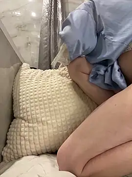 Kitty Kisss online show from April 13, 2:24 am