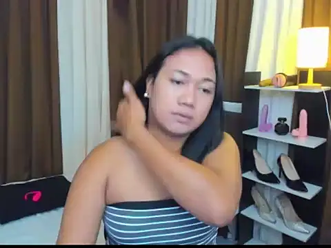 TsUncutKaren online show from October 3, 5:45 am