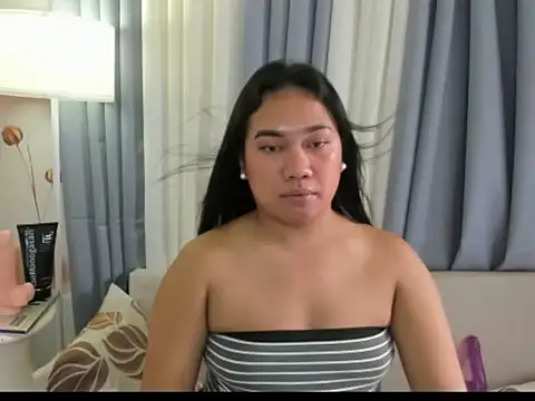 TsUncutKaren online show from November 18, 4:57 am