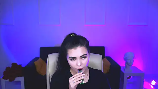 NaomiWilsons online show from September 13, 10:12 am