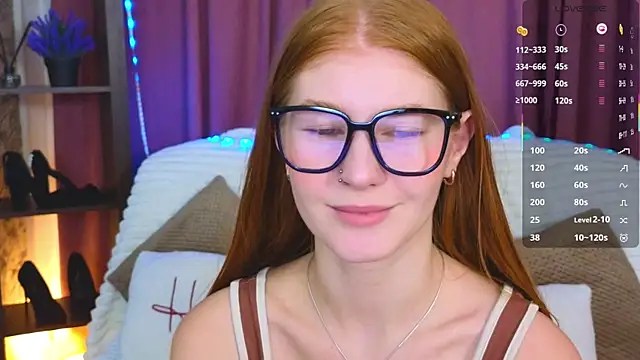 Snapshot of JuliaPowers_ chatting on October 21, 4:05 am JuliaPowers online show from October 21, 4:05 am