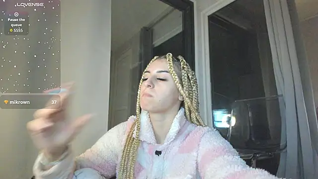 Ella Vee online show from October 29, 3:55 am