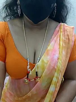 luci-queen online show from August 1, 3:30 am
