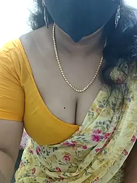 luci-queen online show from July 3, 7:58 am