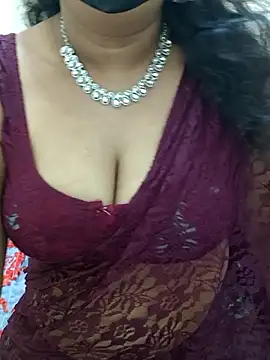 luci-queen online show from June 8, 9:10 am