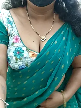 luci-queen online show from June 26, 8:15 am