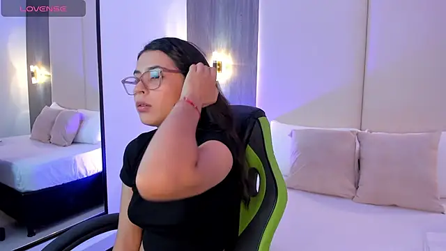 desireee  online show from February 28, 12:15 pm