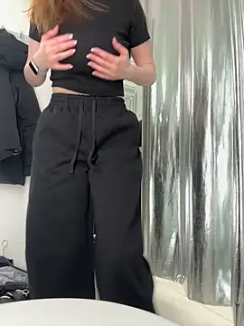 HoneyLace  online show from February 15, 11:31 am