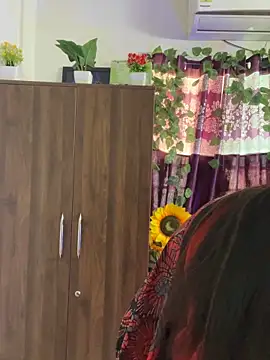 Snapshot of V-Hot-Sweti chatting on October 14, 7:33 am V-Hot-Sweti online show from October 14, 7:33 am