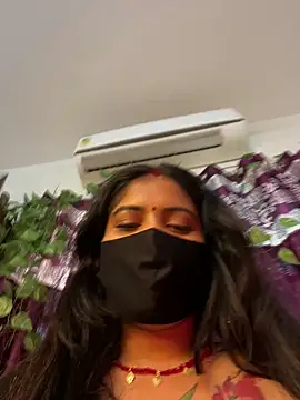 Snapshot of V-Hot-Sweti chatting on October 27, 10:11 am V-Hot-Sweti online show from October 27, 10:11 am