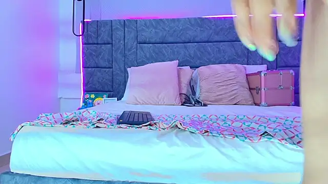 alaska  williams   online show from November 28, 1:08 am