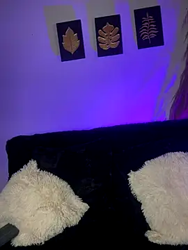 Karimecooper online show from November 7, 2:44 pm