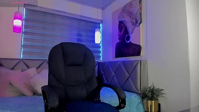 i Carolinee online show from February 8, 3:49 pm