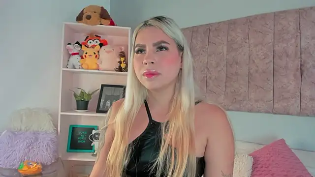 Snapshot of naomi_sanz chatting on October 10, 6:02 pm naomi sanz online show from October 10, 6:02 pm