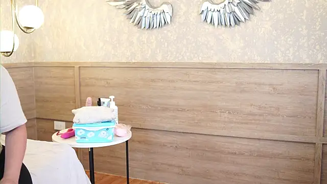 Tayler Kim online show from November 4, 6:46 pm