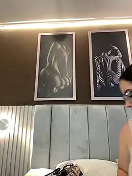 Tayler Kim online show from December 15, 6:35 pm