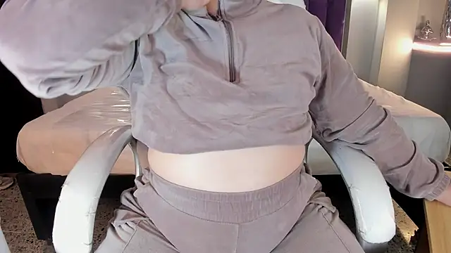 Miss Francheska online show from April 20, 11:57 am