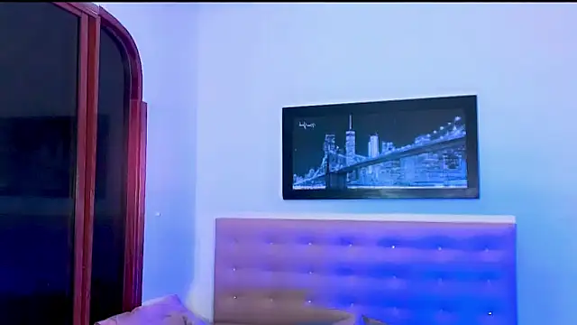 aura-monet online show from December 14, 5:02 am