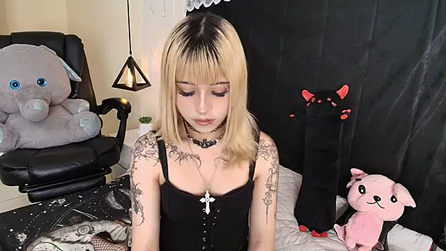 IvyBelle  online show from April 15, 11:33 am