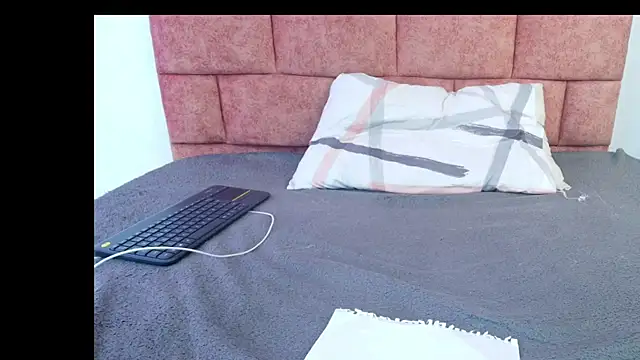 Snapshot of Brunette_Messy1 chatting on October 4, 9:08 pm Brunette Messy1 online show from October 4, 9:08 pm