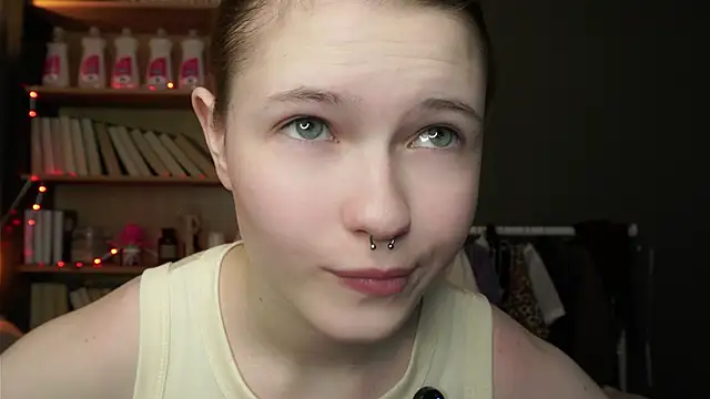 LynHillaire online show from February 13, 11:45 am