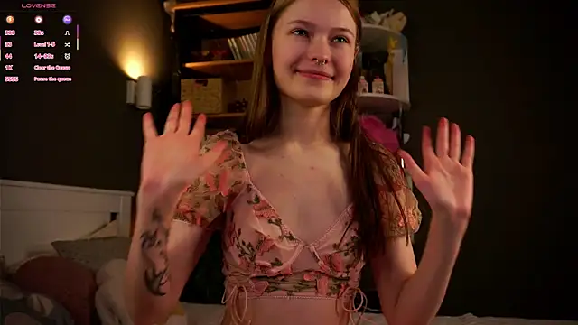 LynHillaire online show from January 9, 2:43 pm