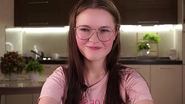 LynHillaire online show from September 10, 11:10 am